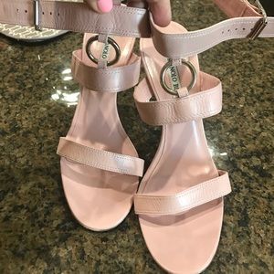 ***SOLD*** Blush Manolo Blahnik heels 👠